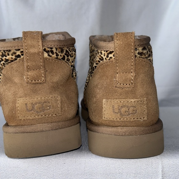 EUC UGG Ultra Mini Speckles Bootie Leather suede heel counter up-cycled wool 11 - Picture 6 of 9